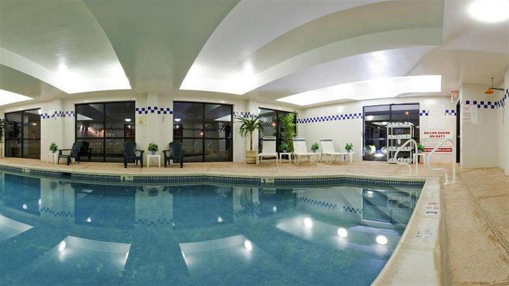 Holiday Inn Express Hotel & Suites Meadowlands Area By Ihg Carlstadt Exteriör bild