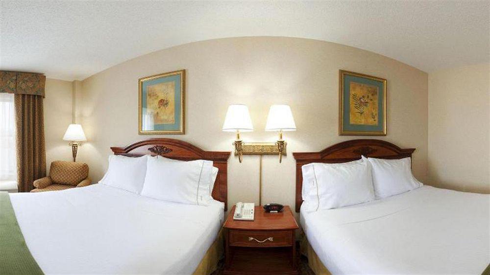 Holiday Inn Express Hotel & Suites Meadowlands Area By Ihg Carlstadt Exteriör bild