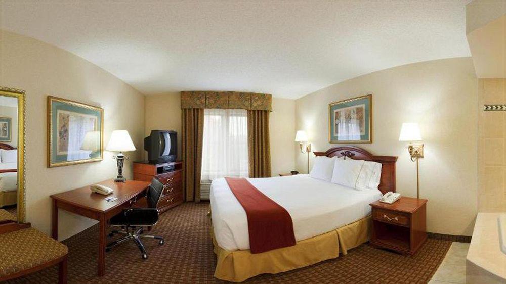 Holiday Inn Express Hotel & Suites Meadowlands Area By Ihg Carlstadt Exteriör bild