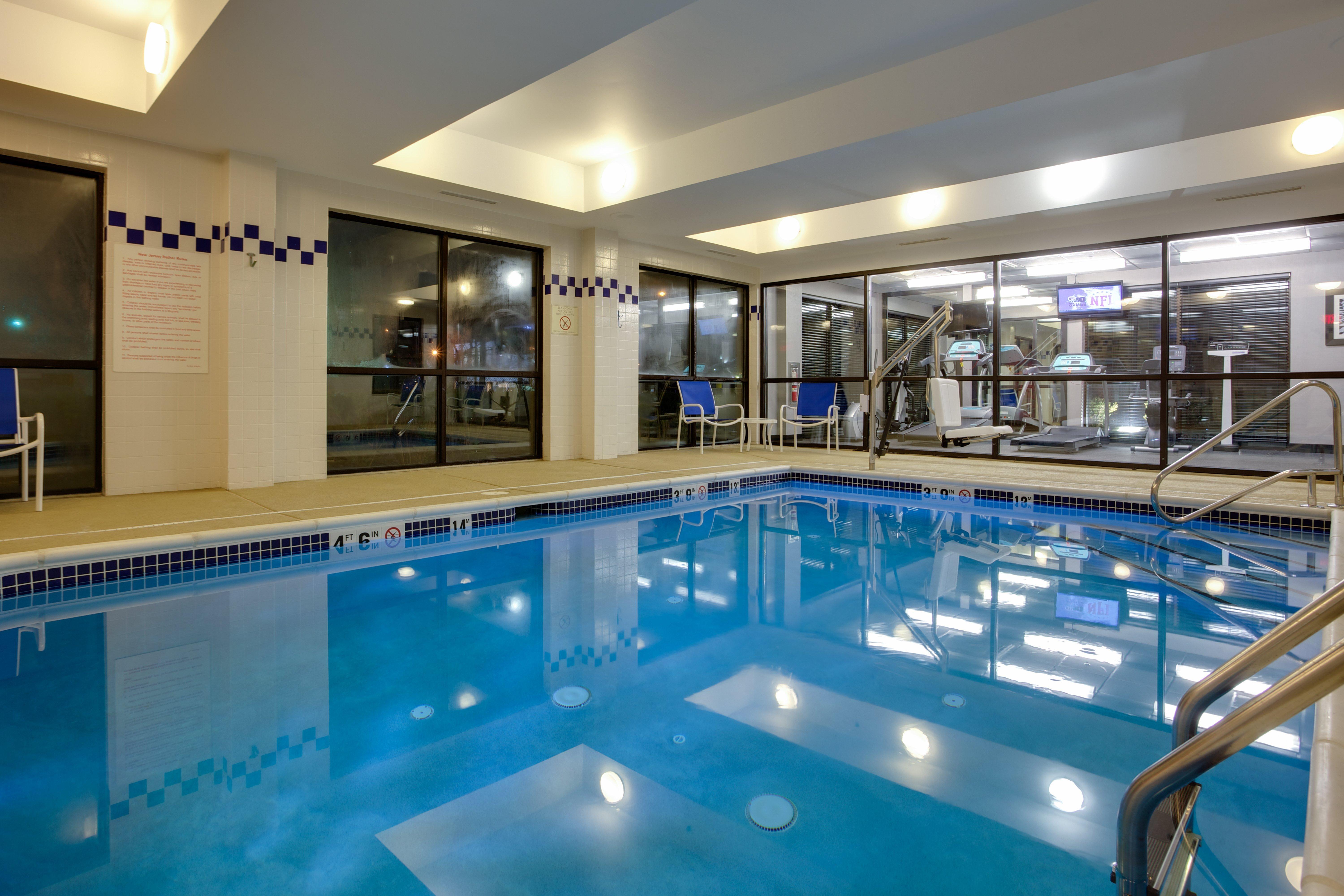 Holiday Inn Express Hotel & Suites Meadowlands Area By Ihg Carlstadt Exteriör bild