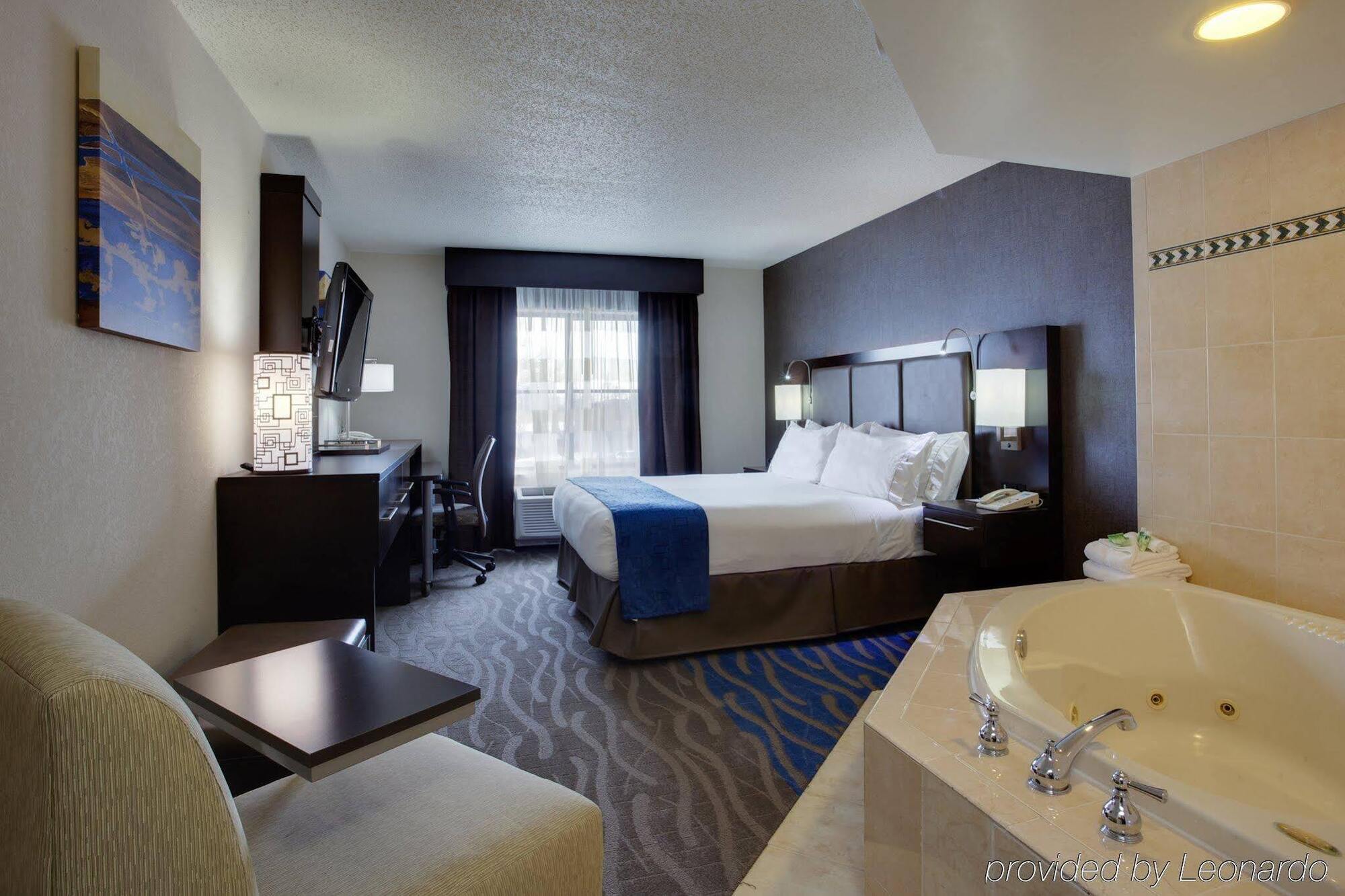 Holiday Inn Express Hotel & Suites Meadowlands Area By Ihg Carlstadt Exteriör bild